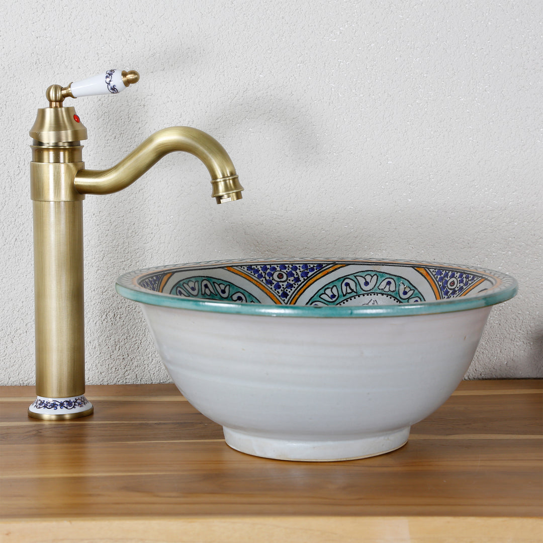 Ceramic sink for the bathroom