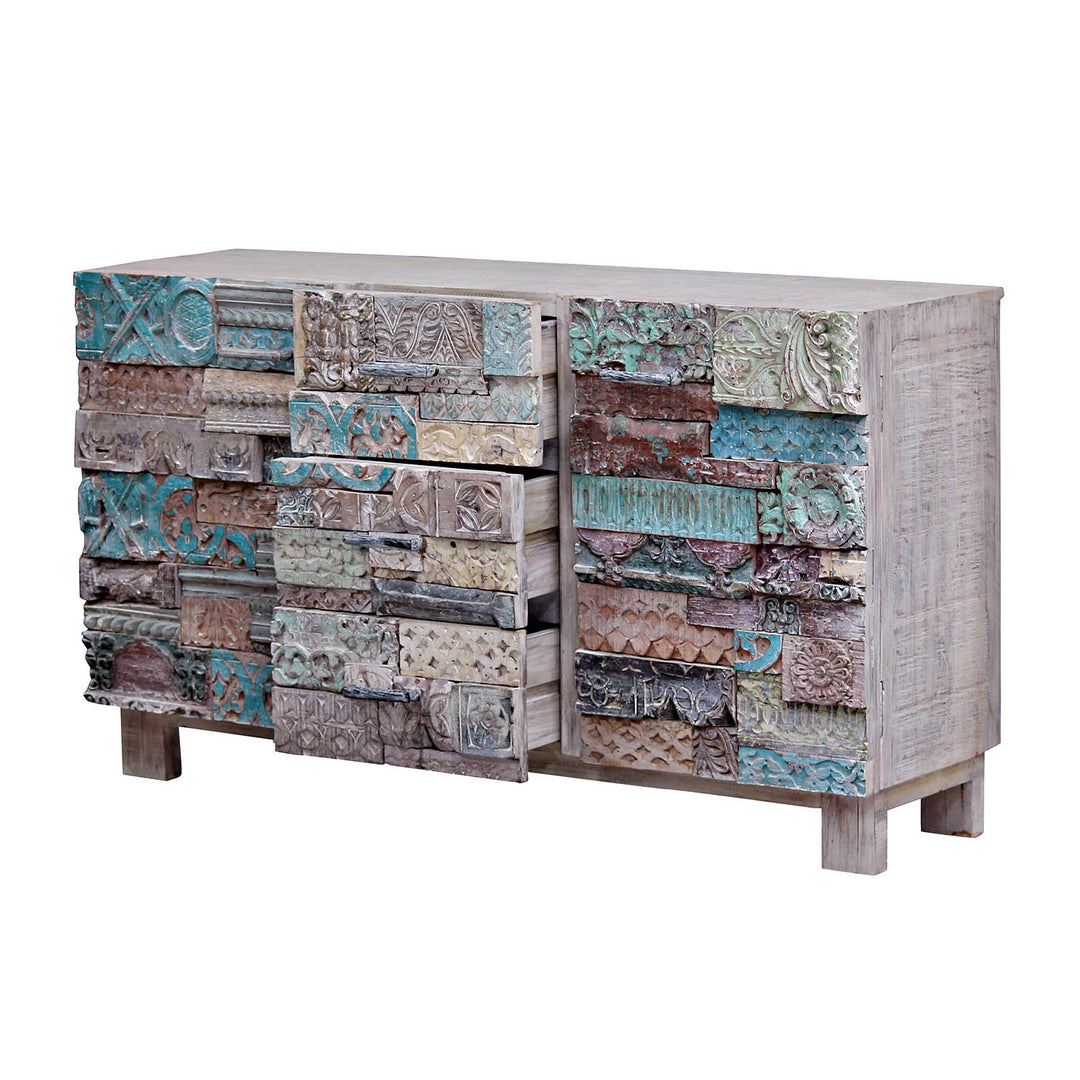 Indian dresser Anida